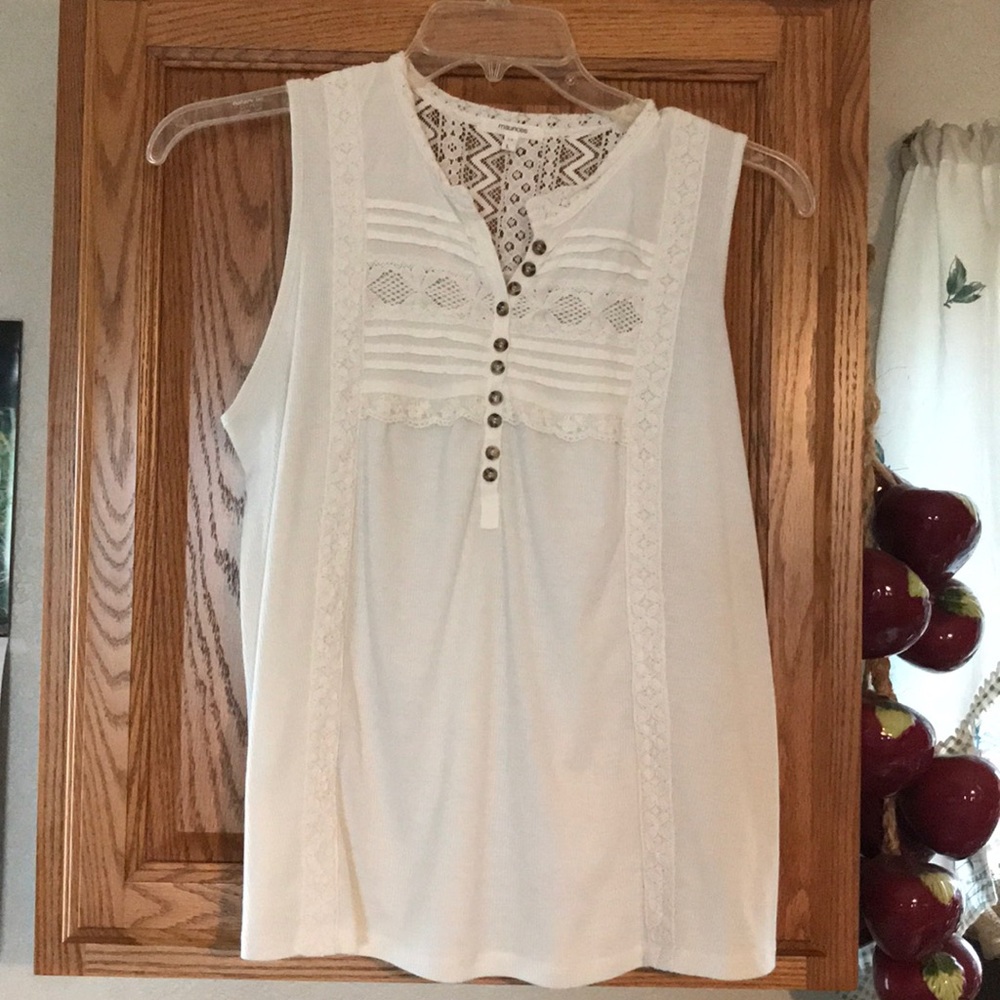 Maurice’s Size Large Cream Colored Sleeveless Top